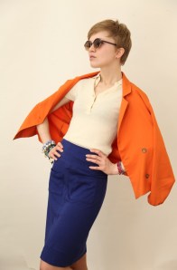 Наташа: жакет Cyrille Gassiline, юбка Sonia Rykiel, поло Max Mara, браслеты MasterPeace. 