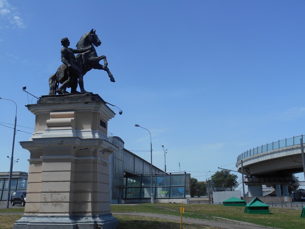 Мода на ипподроме: показ Екатерины&nbsp;Забегиной